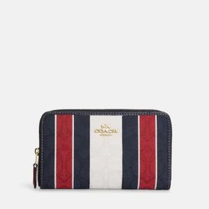 Coach Medium Id Zip Wallet In Signature Jacquard With Stripe’s
Gold/Chalk Multi